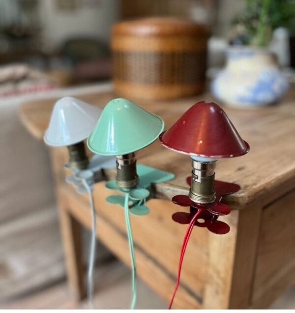 Edith, Germaine et Colette, les lampes pince champignon – Image 4