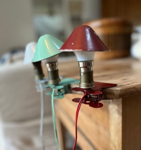 Edith, Germaine et Colette, les lampes pince champignon