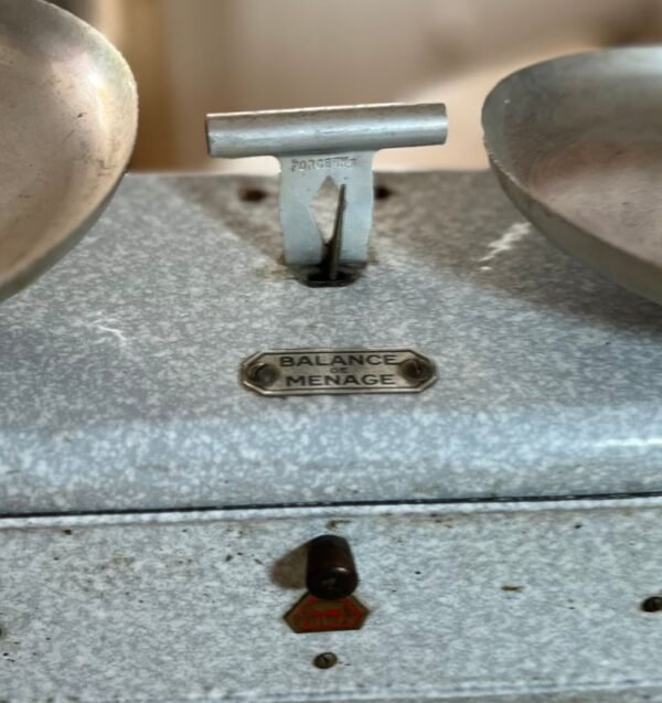 Dominique, la balance de cuisine en tôle émaillée – Image 4