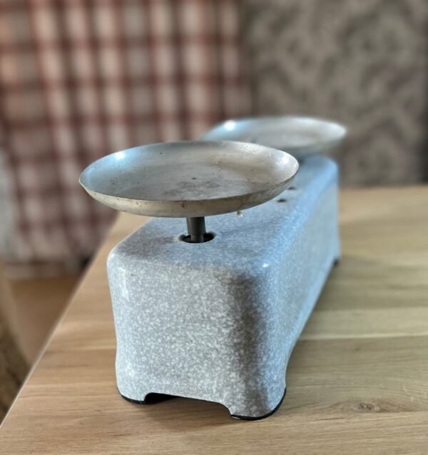 Dominique, la balance de cuisine en tôle émaillée – Image 3