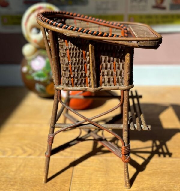 Lison, la chaise haute de poupée – Image 3