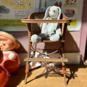 Lison, la chaise haute de poupée