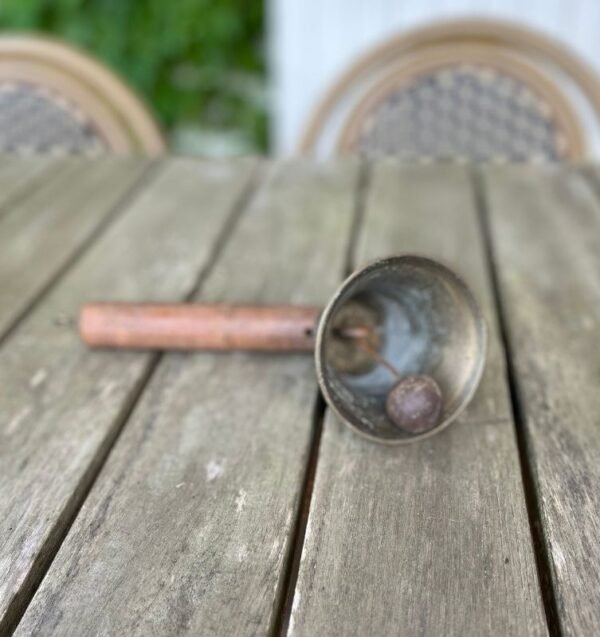 Laurence, la cloche en fonte – Image 2