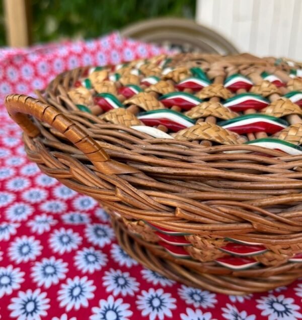 Gino, le panier en rotin et scoubidou – Image 2
