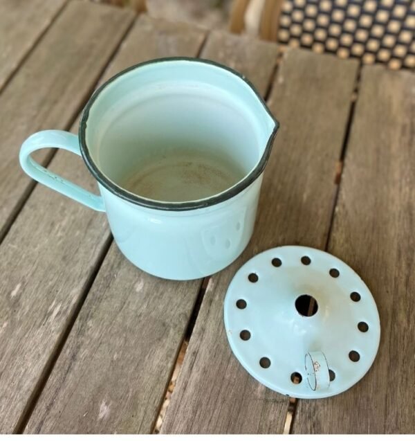Jean, le pot à bouillir le lait en tôle émaillée – Image 3