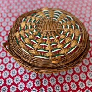 Gino, le panier en rotin et scoubidou