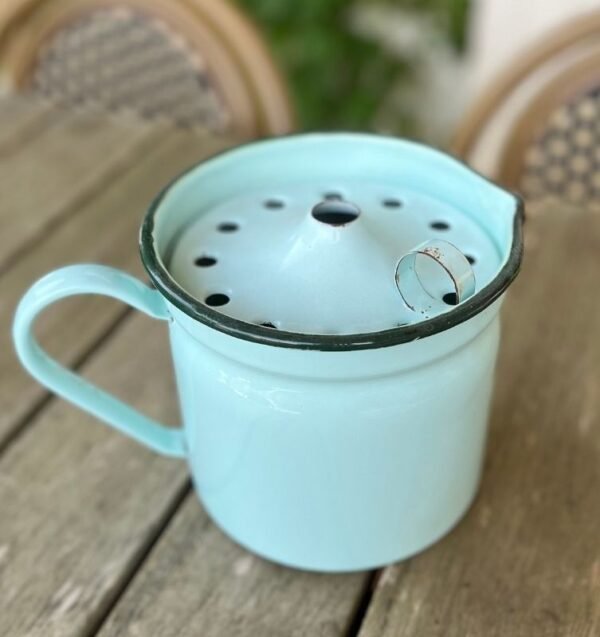 Jean, le pot à bouillir le lait en tôle émaillée – Image 2
