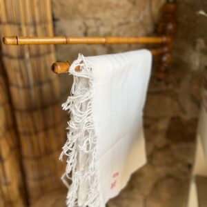 Simon, le porte serviettes en bois tourné façon bambou