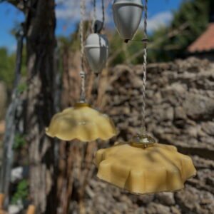 Jeanne et Odette, les suspensions monte et baisse en opaline