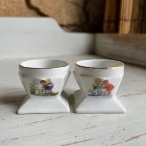 Germaine, la paire de coquetiers en porcelaine