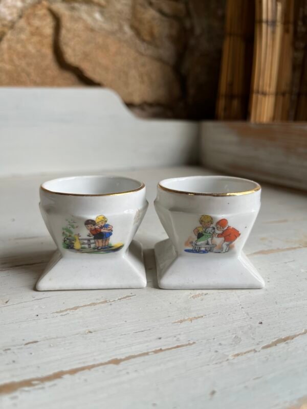 Germaine, la paire de coquetiers en porcelaine
