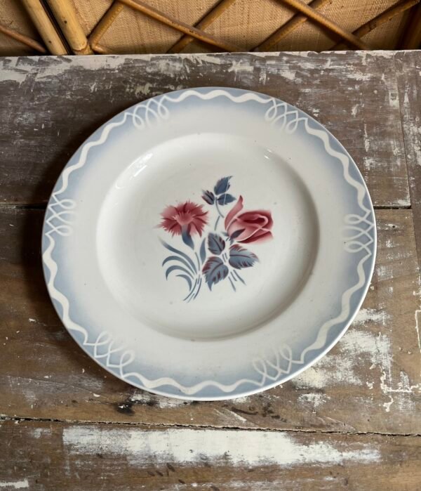 Daniel,le plat rond Digoin de la série "Marinette"