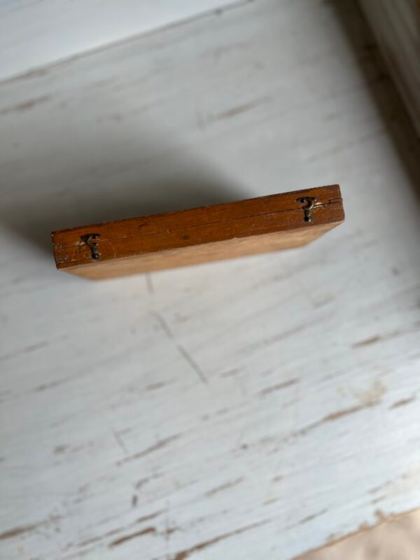 Armande, la boîte à compas – Image 4