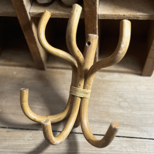 Alice, la patère 60ies en rotin