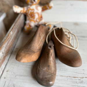 Monique, les formes à chaussures