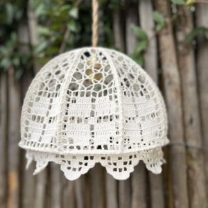 Suspension en macramé crocheté