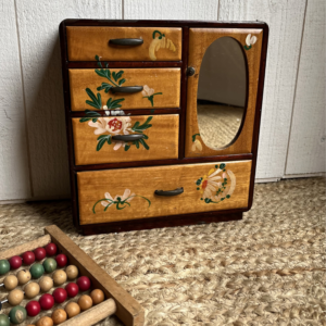 Armoirette de poupée