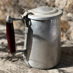 Cafetière vintage en aluminium