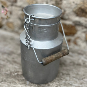 Pot à lait vintage en aluminium