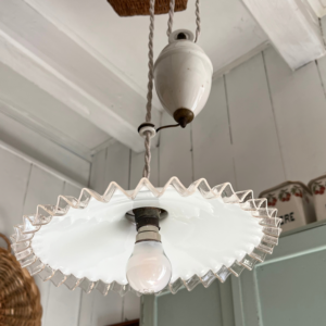 Suspension "monte et baisse" en opaline